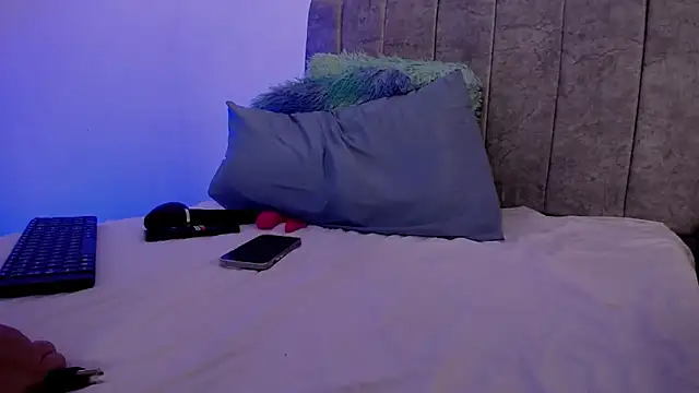 Sweet hot mia online show from 04/12/26, 01:47