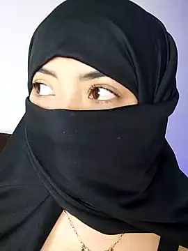 Snapshot of Sweet_hot_mia chatting on 11/22/25, 02:38 Sweet hot mia online show from 11/22/25, 02:38