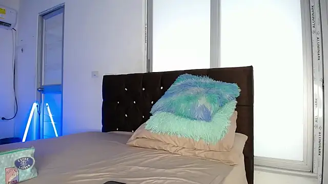 Sweet hot mia online show from 04/05/26, 02:13