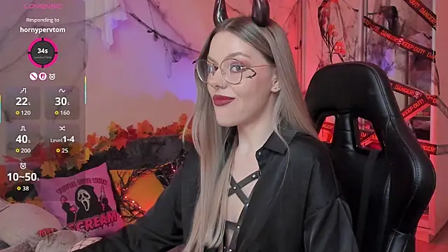 Marta May  online show from 10/28/25, 05:01