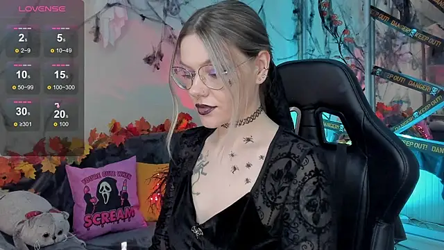 Marta May  online show from 10/24/25, 04:39