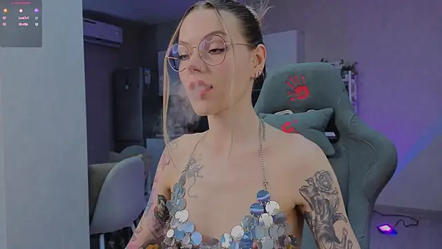 Snapshot of Marta_May_ chatting on 06/20/26, 11:59 Marta May online show from 06/20/26, 11:59