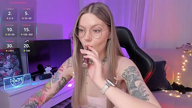 Marta May  online show from 10/10/25, 05:25