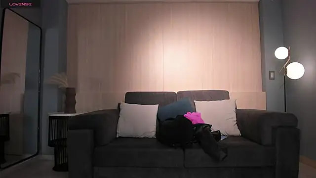 KatieNolan 1 online show from 04/17/26, 06:55