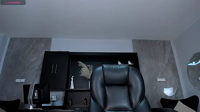 KatieNolan 1 online show from 12/14/25, 06:02