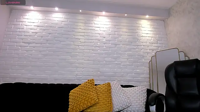 KatieNolan 1 online show from 11/27/25, 07:36