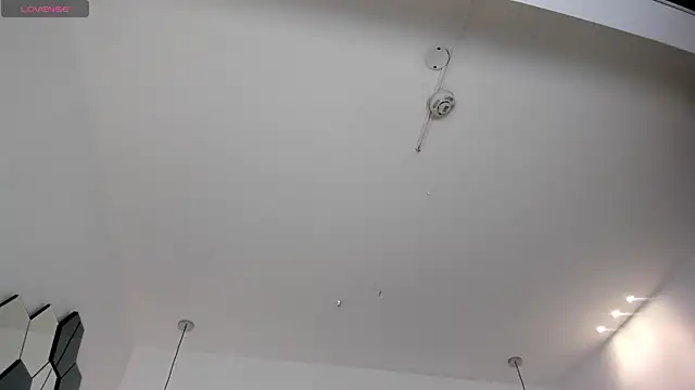 KatieNolan 1 online show from 12/22/25, 07:58