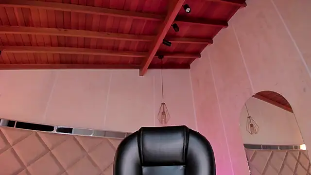 KatieNolan 1 online show from 03/18/25, 10:04