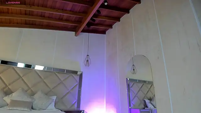 KatieNolan 1 online show from 09/18/25, 08:23