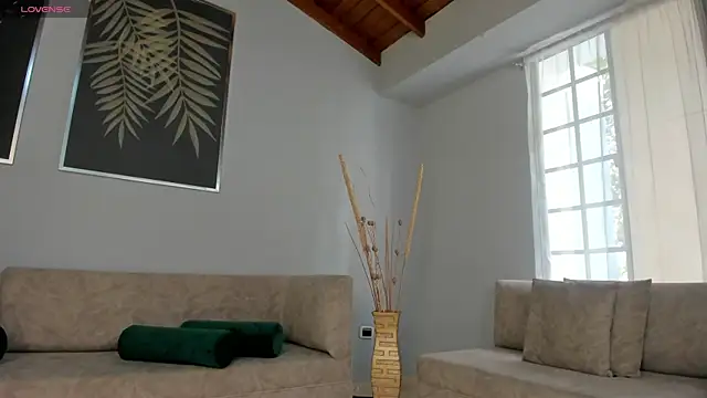 KatieNolan 1 online show from 10/16/25, 07:33