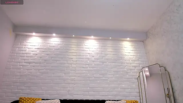 KatieNolan 1 online show from 11/24/25, 07:47