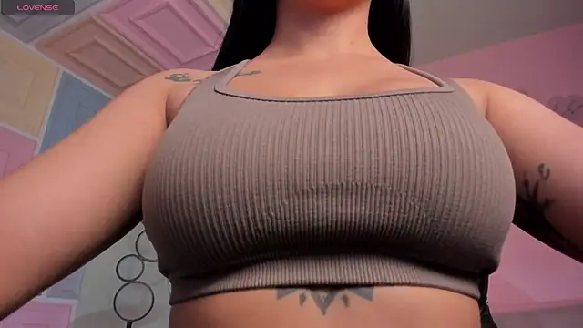 KatieNolan 1 online show from 02/04/26, 06:47