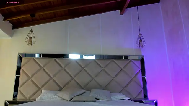 KatieNolan 1 online show from 10/28/25, 07:24