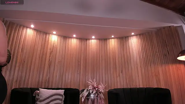 KatieNolan 1 online show from 11/05/25, 06:00