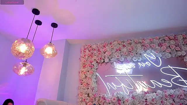 KatieNolan 1 online show from 10/09/25, 12:28