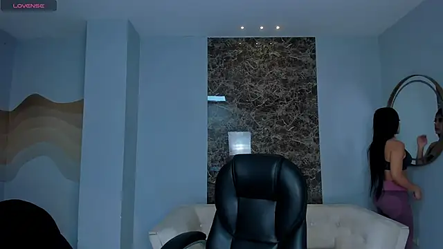 KatieNolan 1 online show from 11/13/25, 12:31