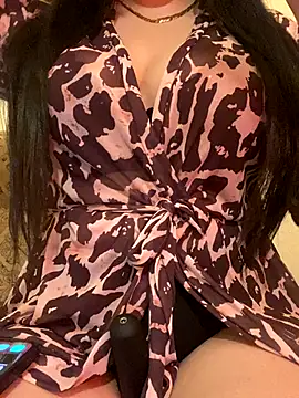 Snapshot of Cameelia chatting on 12/19/25, 05:04 Cameelia online show from 12/19/25, 05:04