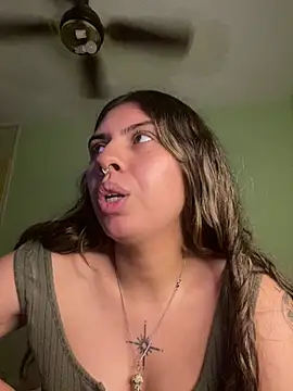 Snapshot of Argentiiniita chatting on 03/08/26, 02:04 Argentiiniita online show from 03/08/26, 02:04