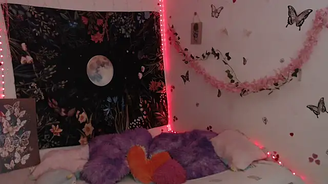 Emillyy m online show from 04/13/26, 10:47