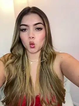 Snapshot of thaliafox_ chatting on 12/04/24, 04:26 thaliafox online show from 12/04/24, 04:26