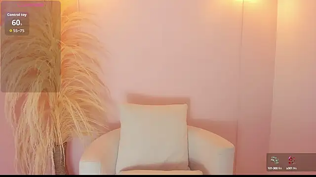 Snapshot of thaliafox_ chatting on 09/23/25, 10:17 thaliafox online show from 09/23/25, 10:17