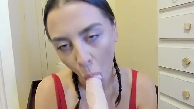 nycole new online show from 10/18/25, 04:14