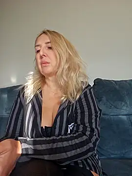 MariaRichi  online show from 11/08/25, 08:18