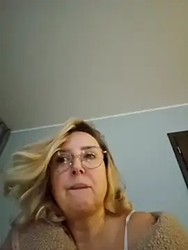 MariaRichi  online show from 12/15/25, 07:36