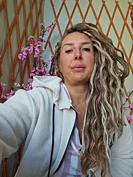 MariaRichi  online show from 10/06/25, 06:25