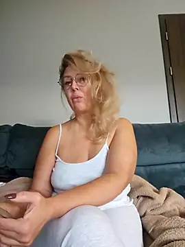 MariaRichi  online show from 12/01/25, 07:42