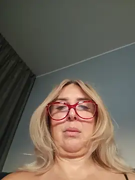 MariaRichi  online show from 11/23/25, 06:45