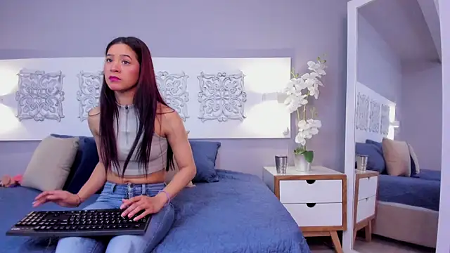 Snapshot of adelaa_11 chatting on 03/20/25, 12:32 adelaa 11 online show from 03/20/25, 12:32