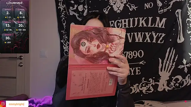 Snapshot of Emmybrightj_ chatting on 10/11/25, 02:01 Emmybrightj online show from 10/11/25, 02:01