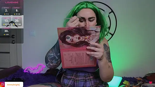 Snapshot of Emmybrightj_ chatting on 10/28/25, 02:34 Emmybrightj online show from 10/28/25, 02:34