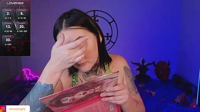 Snapshot of Emmybrightj_ chatting on 11/11/25, 01:22 Emmybrightj online show from 11/11/25, 01:22