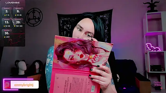 Snapshot of Emmybrightj_ chatting on 03/19/25, 01:32 Emmybrightj online show from 03/19/25, 01:32