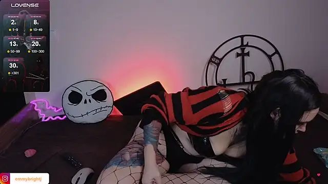 Snapshot of Emmybrightj_ chatting on 10/21/25, 04:01 Emmybrightj online show from 10/21/25, 04:01