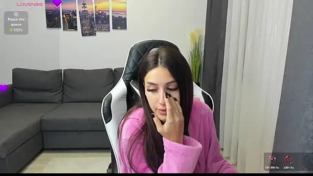 Kimi Ivy online show from 10/31/25, 04:31