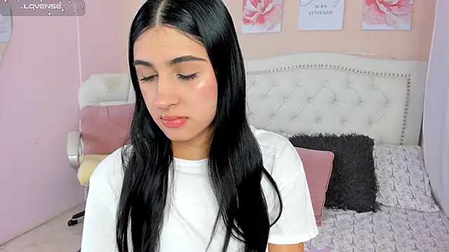 Snapshot of Ashley_Evans18 chatting on 02/08/25, 11:55 Ashley Evans18 online show from 02/08/25, 11:55
