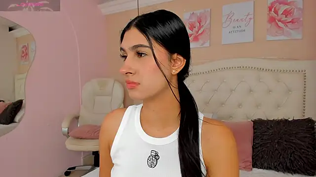 Snapshot of Ashley_Evans18 chatting on 03/14/25, 01:24 Ashley Evans18 online show from 03/14/25, 01:24