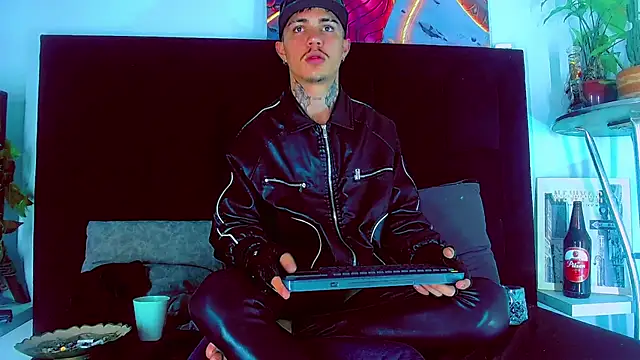 HannibalLester online show from 11/30/25, 04:19