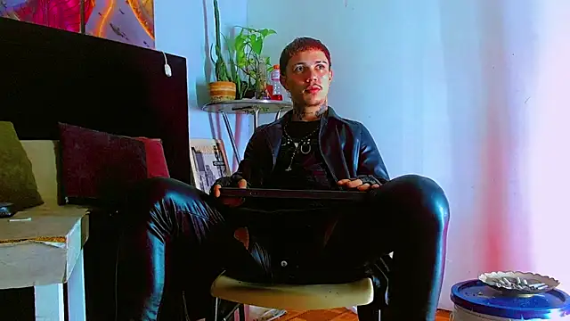 HannibalLester online show from 12/14/25, 04:34