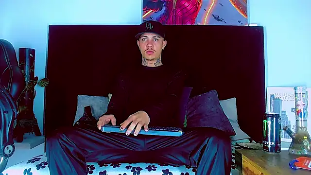 HannibalLester online show from 11/26/25, 04:56