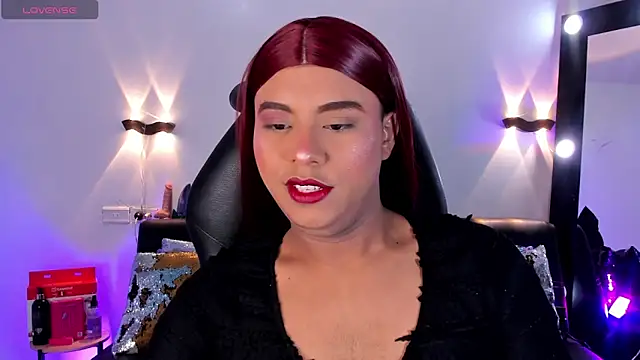 Snapshot of Emili_Roux chatting on 04/19/26, 02:18 Emili Roux online show from 04/19/26, 02:18