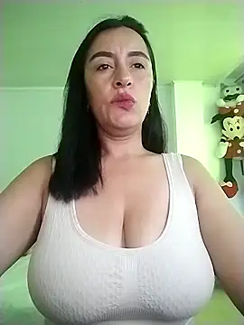 Snapshot of hailey85 chatting on 01/18/26, 09:07 hailey85 online show from 01/18/26, 09:07