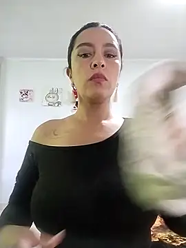 Snapshot of hailey85 chatting on 02/18/26, 08:05 hailey85 online show from 02/18/26, 08:05