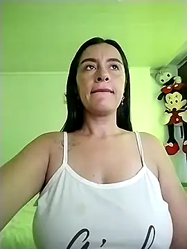 Snapshot of hailey85 chatting on 02/02/26, 08:41 hailey85 online show from 02/02/26, 08:41