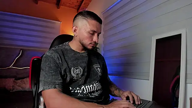 maximusclark1 online show from 03/24/26, 01:49