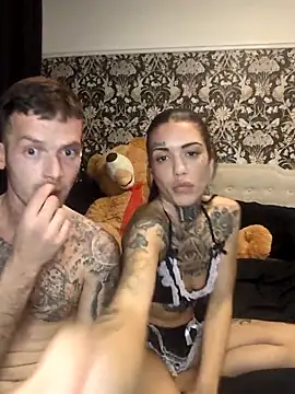 Snapshot of MrRaveMissBehave93 chatting on 03/22/25, 01:11 MrRaveMissBehave93 online show from 03/22/25, 01:11