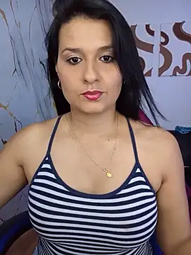 Snapshot of elena_jonees chatting on 06/19/26, 08:47 elena jonees online show from 06/19/26, 08:47